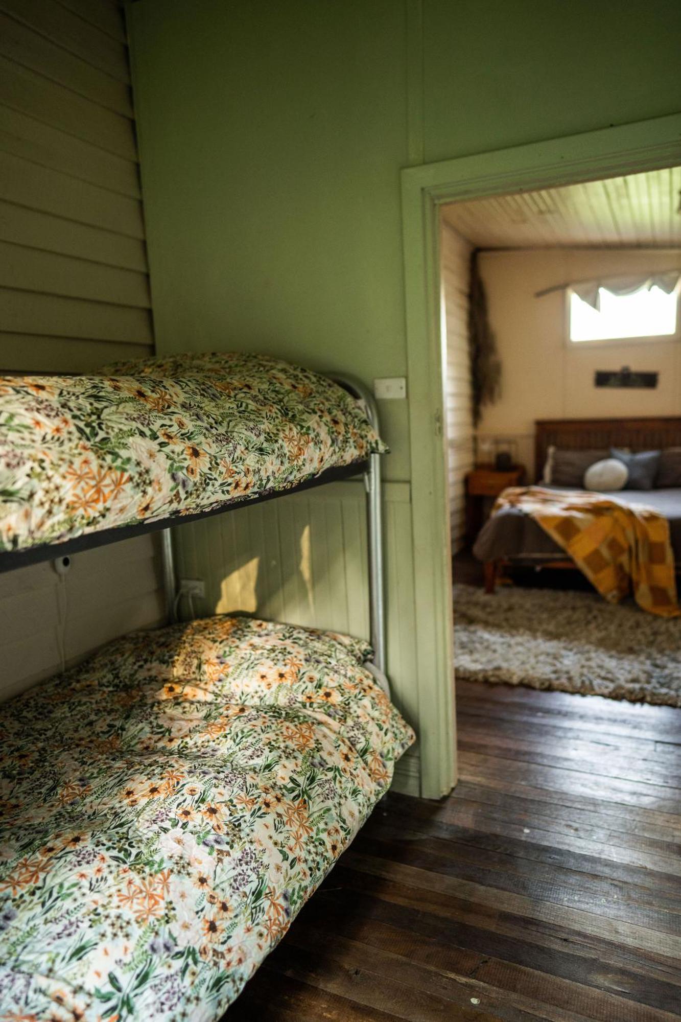 Cosy Farmstay: Green Cabin At Whispering Woods Beedelup Ngoại thất bức ảnh